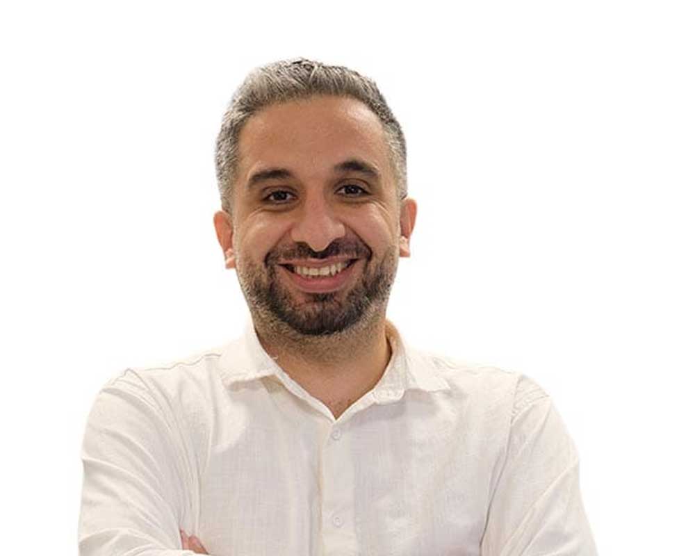 Dr Mani Habibi, bariatric and metabolic surgeon at NewMe Obesity Clinic